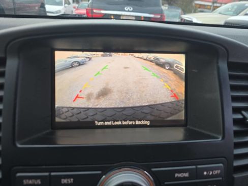 Used 2011 Nissan Pathfinder LE w/ Navigation Pkg image 18