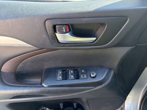 Used 2019 Toyota Highlander XLE image 10