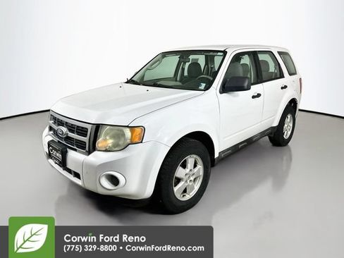 Used 2010 Ford Escape XLS AWD/4WD image 3
