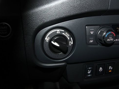 Used 2023 Nissan Frontier SV w/ SV Convenience Package image 18