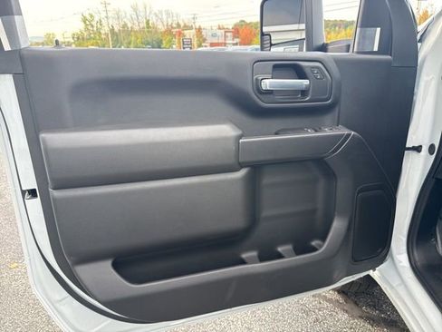 New 2026 GMC Sierra 3500 Pro w/ Convenience Package image 16