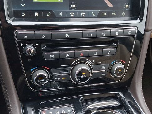 Used 2019 Jaguar XJ AWD image 16