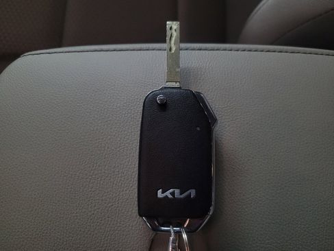 Used 2025 Kia Soul LX w/ LX Technology Package image 32