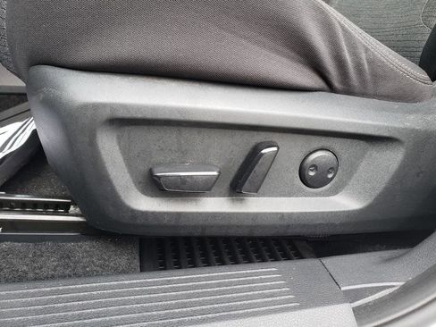 Used 2023 Nissan Rogue SV image 12