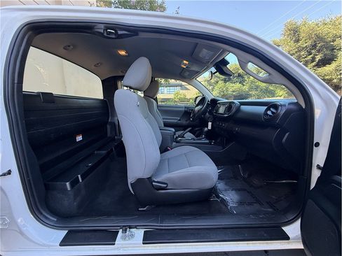 Used 2018 Toyota Tacoma SR RWD image 23