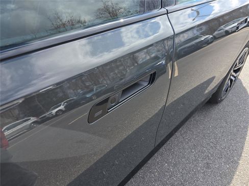 New 2026 BMW 760i xDrive w/ Executive Package image 13