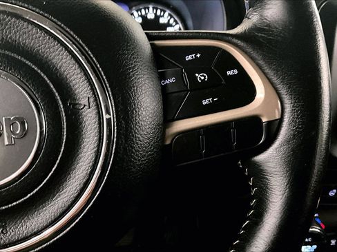 Used 2017 Jeep Renegade Trailhawk image 18