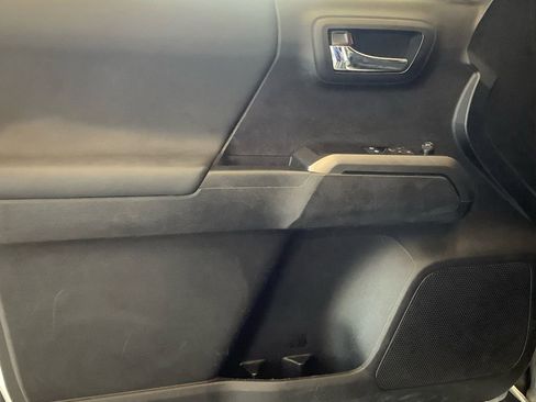 Used 2023 Toyota Tacoma TRD Off-Road image 12