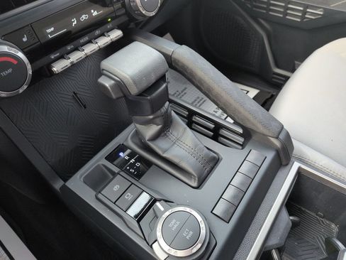 Used 2025 Toyota Tacoma SR5 AWD/4WD image 24