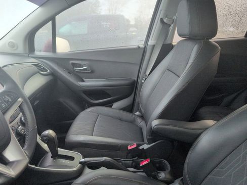 Certified 2022 Chevrolet Trax LT w/ Sport Edition image 2