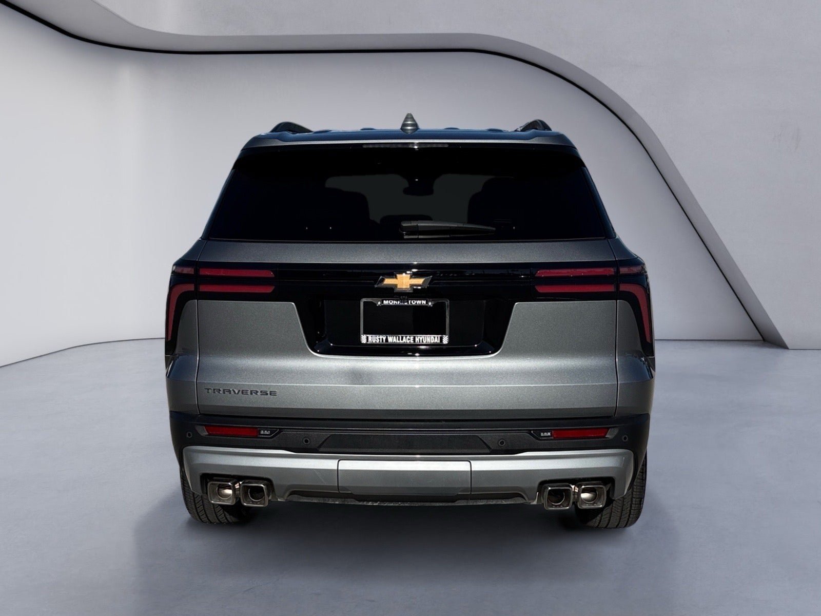 Used 2026 Chevrolet Traverse LT FWD image 4