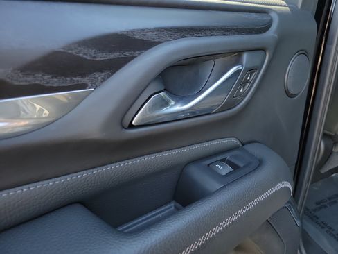 Used 2021 GMC Yukon Denali w/ Denali Premium Package image 12