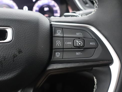 Used 2024 Jeep Grand Cherokee L Laredo w/ Luxury Tech Group I image 18