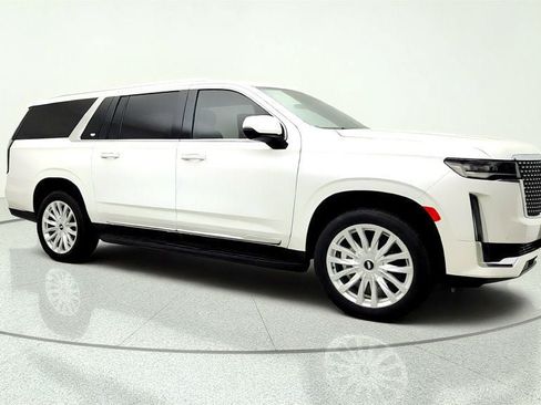Used 2024 Cadillac Escalade ESV Luxury RWD image 3