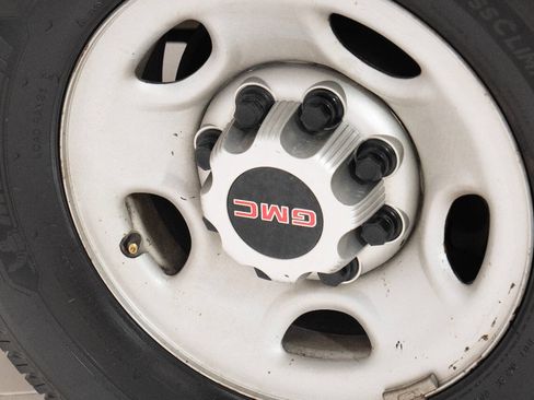 Used 2017 GMC Savana 2500 image 29