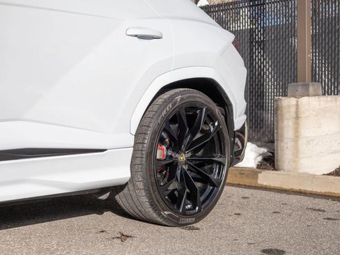 Used 2022 Lamborghini Urus image 32