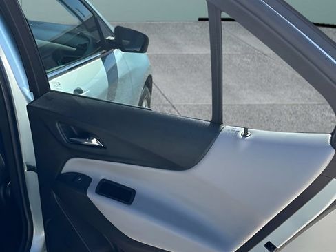 Used 2022 Chevrolet Equinox LT FWD image 17