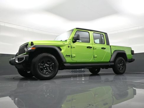 Used 2025 Jeep Gladiator Sport AWD/4WD image 23