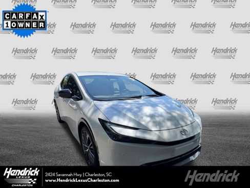 Used 2024 Toyota Prius XLE FWD image 1
