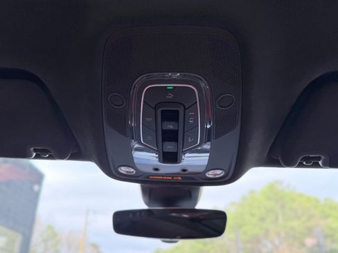 Used 2023 Bentley Bentayga image 48