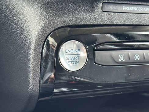 Certified 2025 Ford Escape Platinum image 23