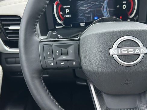 Used 2025 Nissan Rogue SL w/ Tech Package FWD image 24