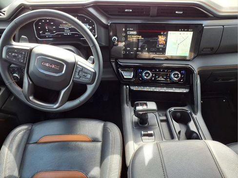 Used 2024 GMC Sierra 1500 AT4 w/ Technology Package AWD/4WD image 12