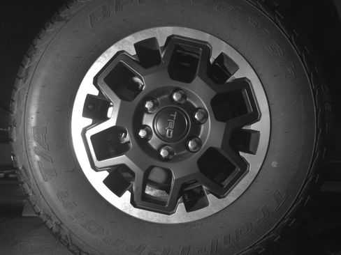 Used 2025 Toyota Tacoma TRD Off-Road image 15