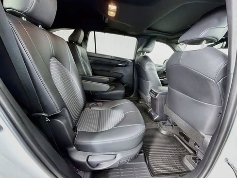 Used 2023 Toyota Highlander XSE AWD/4WD image 28