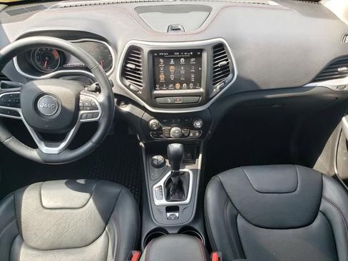 Used 2018 Jeep Cherokee Trailhawk w/ Quick Order Package 27L AWD/4WD image 15