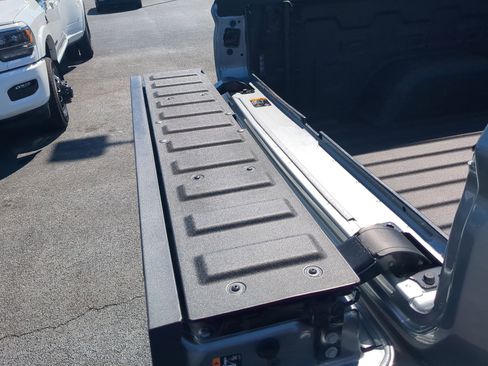 Used 2025 GMC Sierra 1500 AT4 image 26