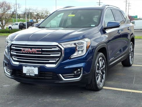 Used 2022 GMC Terrain SLT image 2