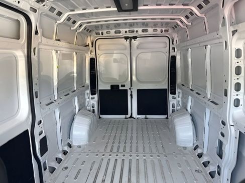 Used 2026 RAM ProMaster 2500 w/ Convenience Group FWD image 9
