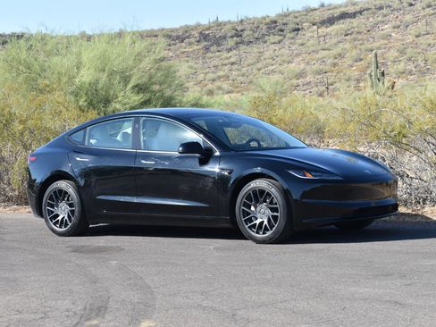 Used 2025 Tesla Model 3 RWD image 3
