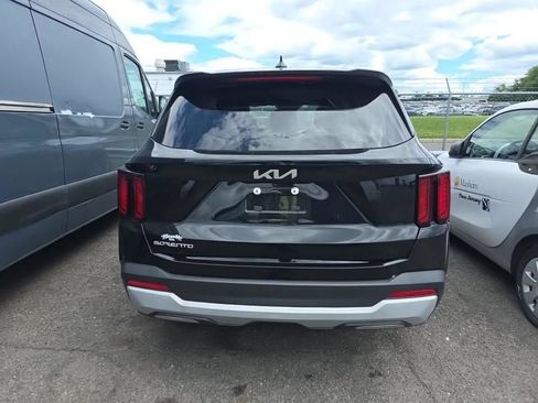 Used 2025 Kia Sorento LX FWD image 14