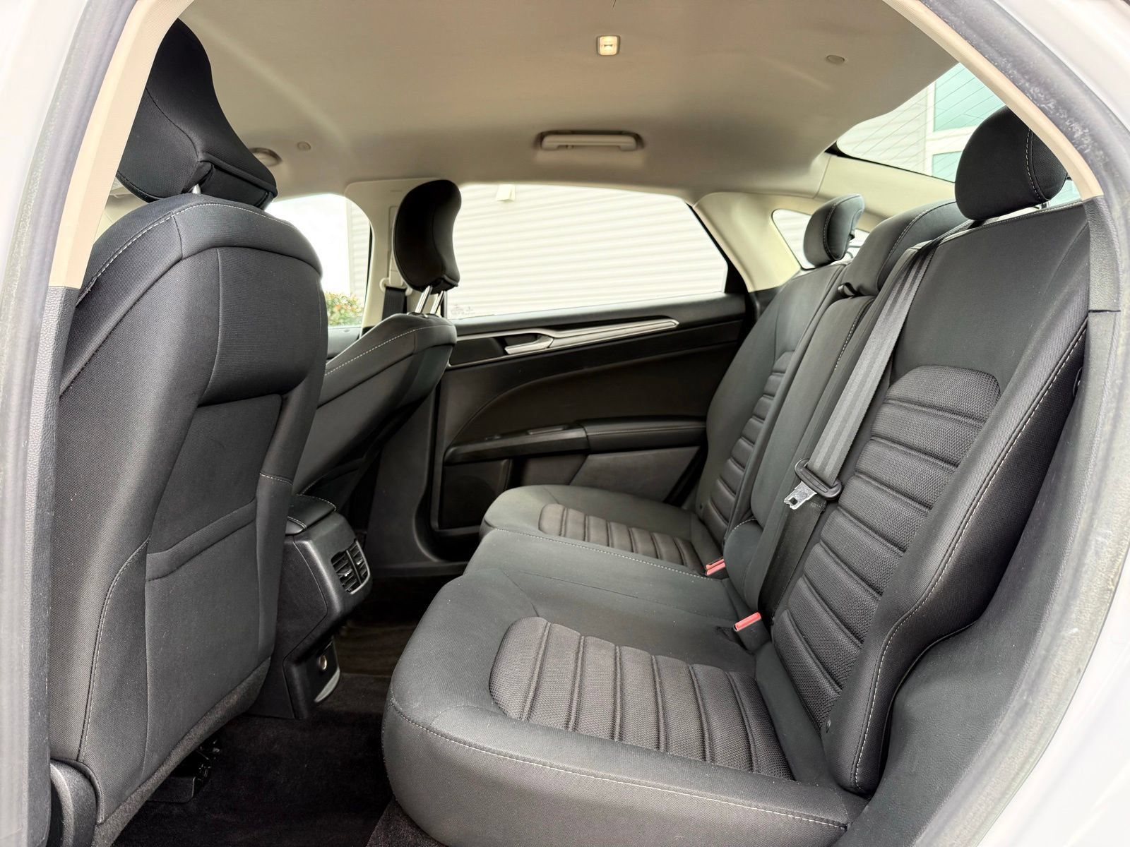 Used 2019 Ford Fusion SE FWD image 15