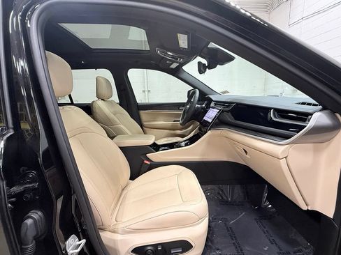 Used 2022 Jeep Grand Cherokee Limited 4xe w/ Luxury Tech Group II AWD/4WD image 37