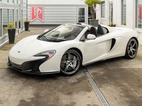 Used 2015 McLaren 650S Spider image 2
