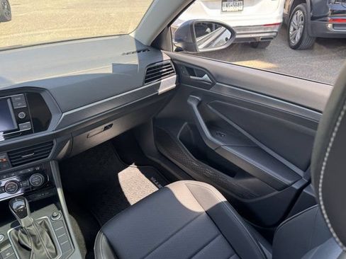 Used 2023 Volkswagen Jetta SE w/ Panoramic Sunroof Package FWD image 16