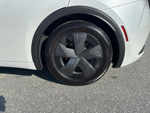 Used 2024 Toyota Prius LE image 28