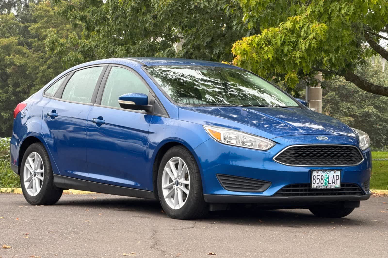 Used 2018 Ford Focus SE w/ Cold Weather Package FWD image 9