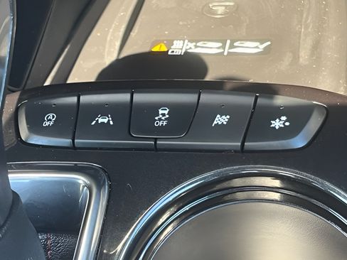 Used 2023 Chevrolet TrailBlazer RS w/ Sun and Liftgate Package FWD image 31