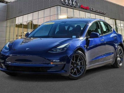Used 2021 Tesla Model 3 Standard Range Plus image 1
