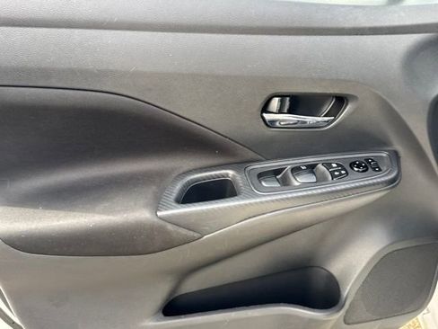 Used 2021 Nissan Versa SV image 10