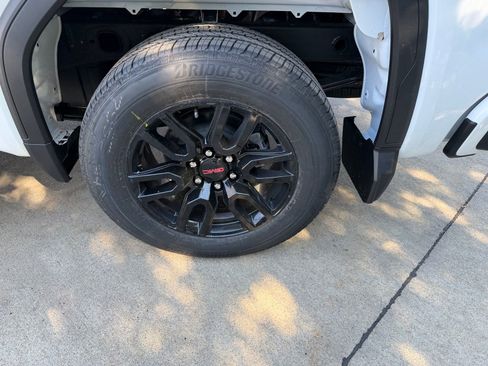 New 2026 GMC Sierra 1500 Elevation image 37