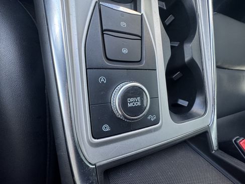 Used 2022 Ford Explorer XLT w/ Equipment Group 202A AWD/4WD image 19