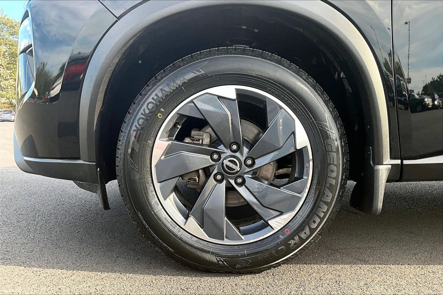 Used 2024 Nissan Rogue SV AWD/4WD image 9