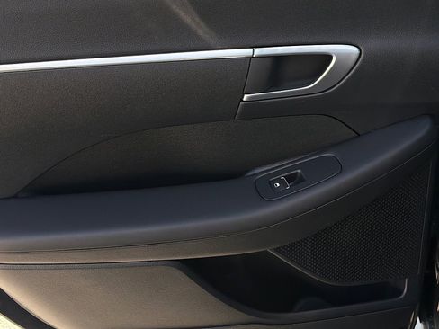 Certified 2025 Hyundai Sonata SE image 9