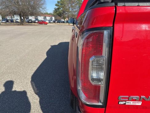 Used 2015 GMC Canyon SLT image 16