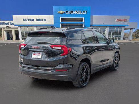 Used 2024 GMC Terrain SLT w/ Elevation Edition image 8